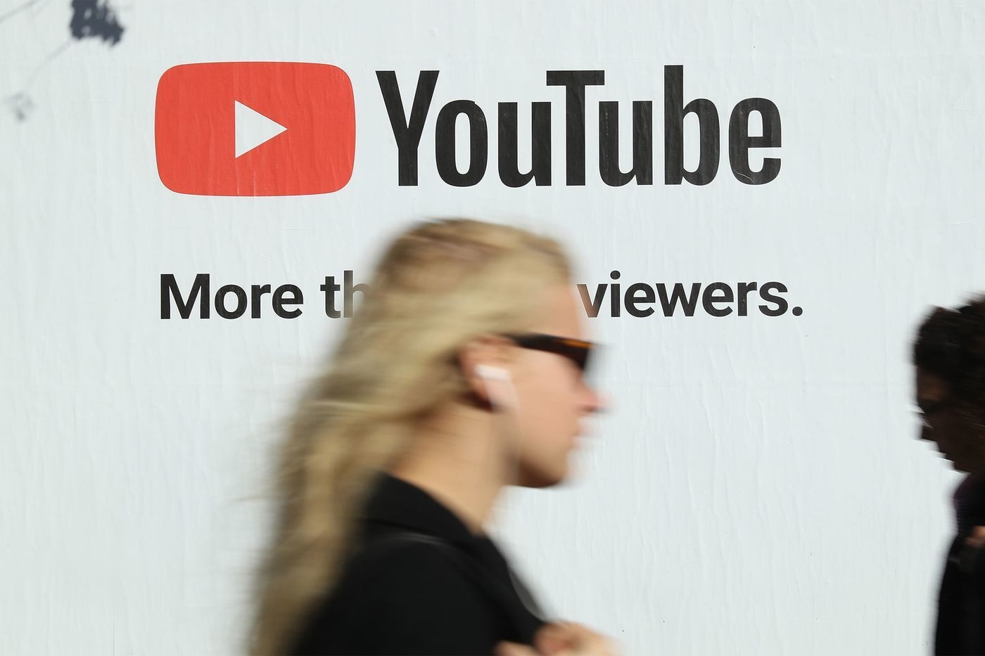 Báo nước ngoài lên án YouTube cố tình phớt lờ, “dung dưỡng” video xấu độc - 1 Báo nước ngoài lên án YouTube cố tình phớt lờ, “dung dưỡng” video xấu độc - 1