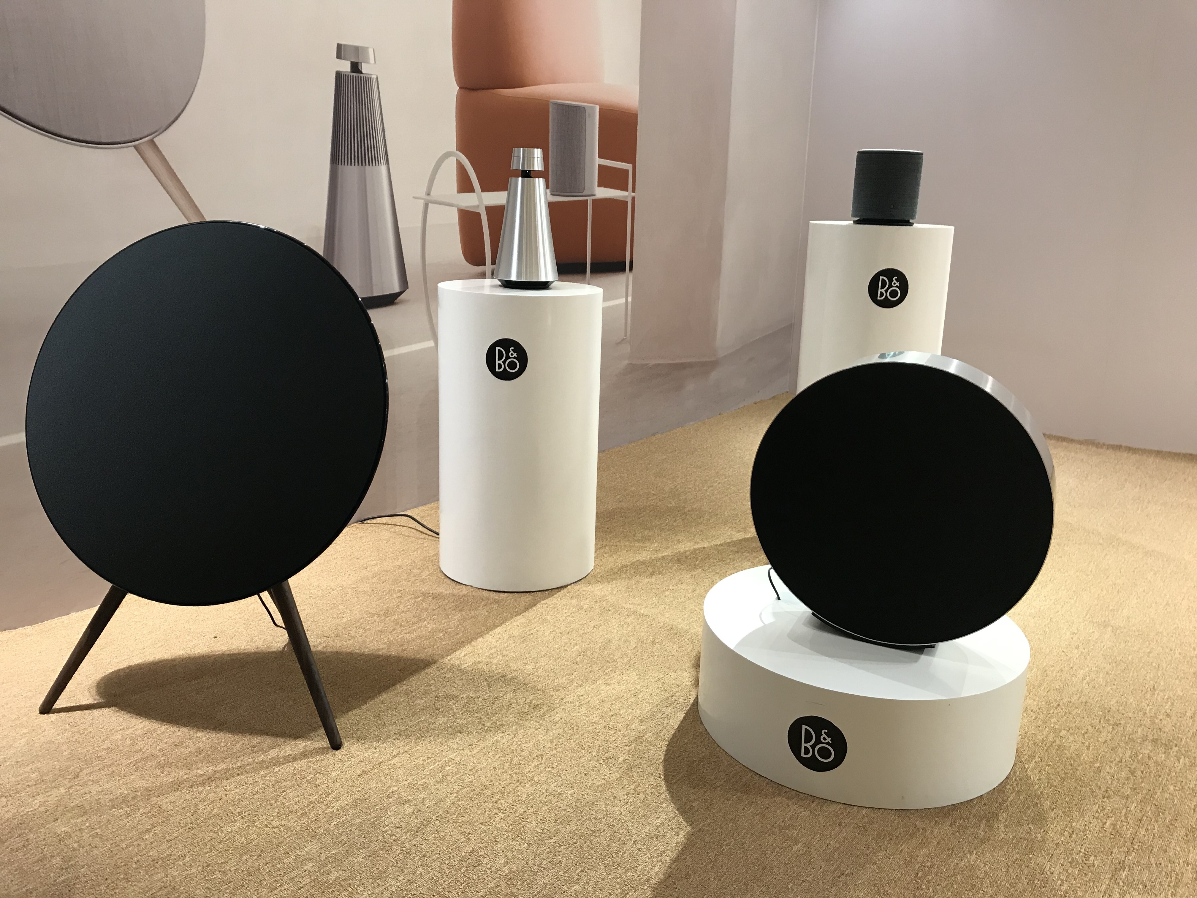 Bang  Olufsen tái định nghĩa khái niệm loa gia đình với Beosound Edge - 2