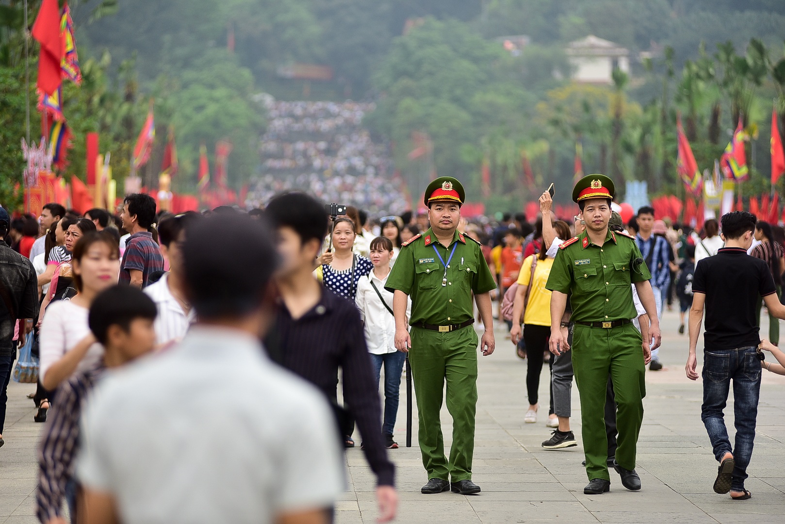 Biển người hành hương về Đền Hùng trước ngày Giỗ Tổ - 18 Biển người hành hương về Đền Hùng trước ngày Giỗ Tổ - 18