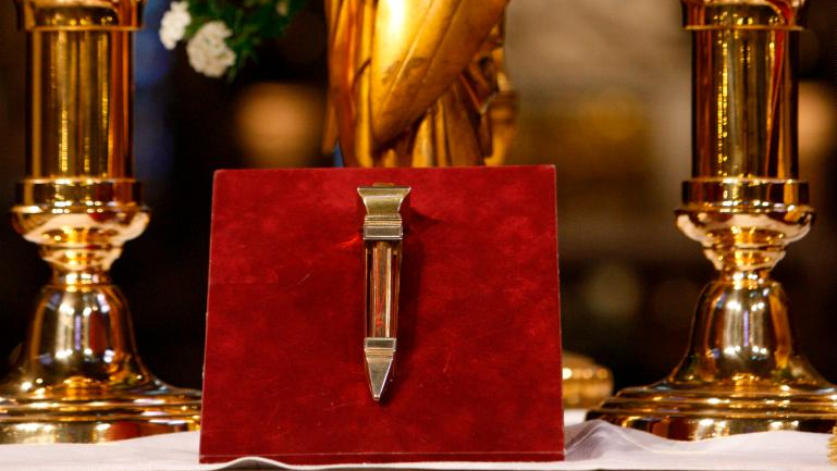 Cuộc chạy đua di dời cổ vật giữa đêm trong vụ cháy Nhà thờ Đức Bà Paris