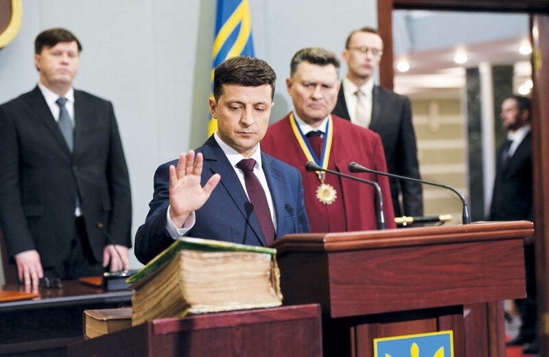 Chuyện đời như phim của diễn viên hài thắng cử tổng thống Ukraine