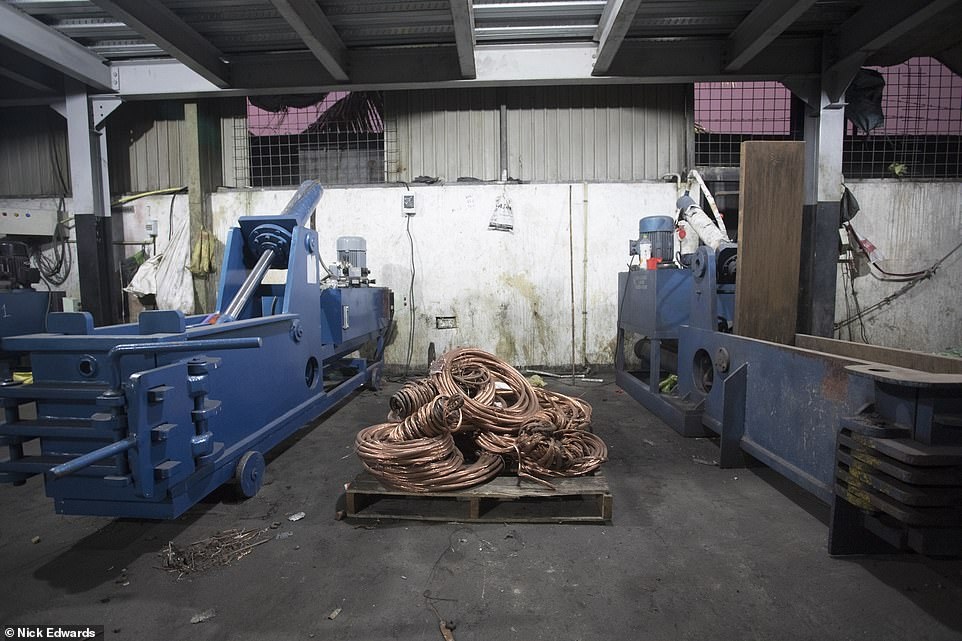 Bên trong cơ sở chế tạo bom "mẹ của quỷ Satan" dùng trong vụ khủng bố Sri Lanka