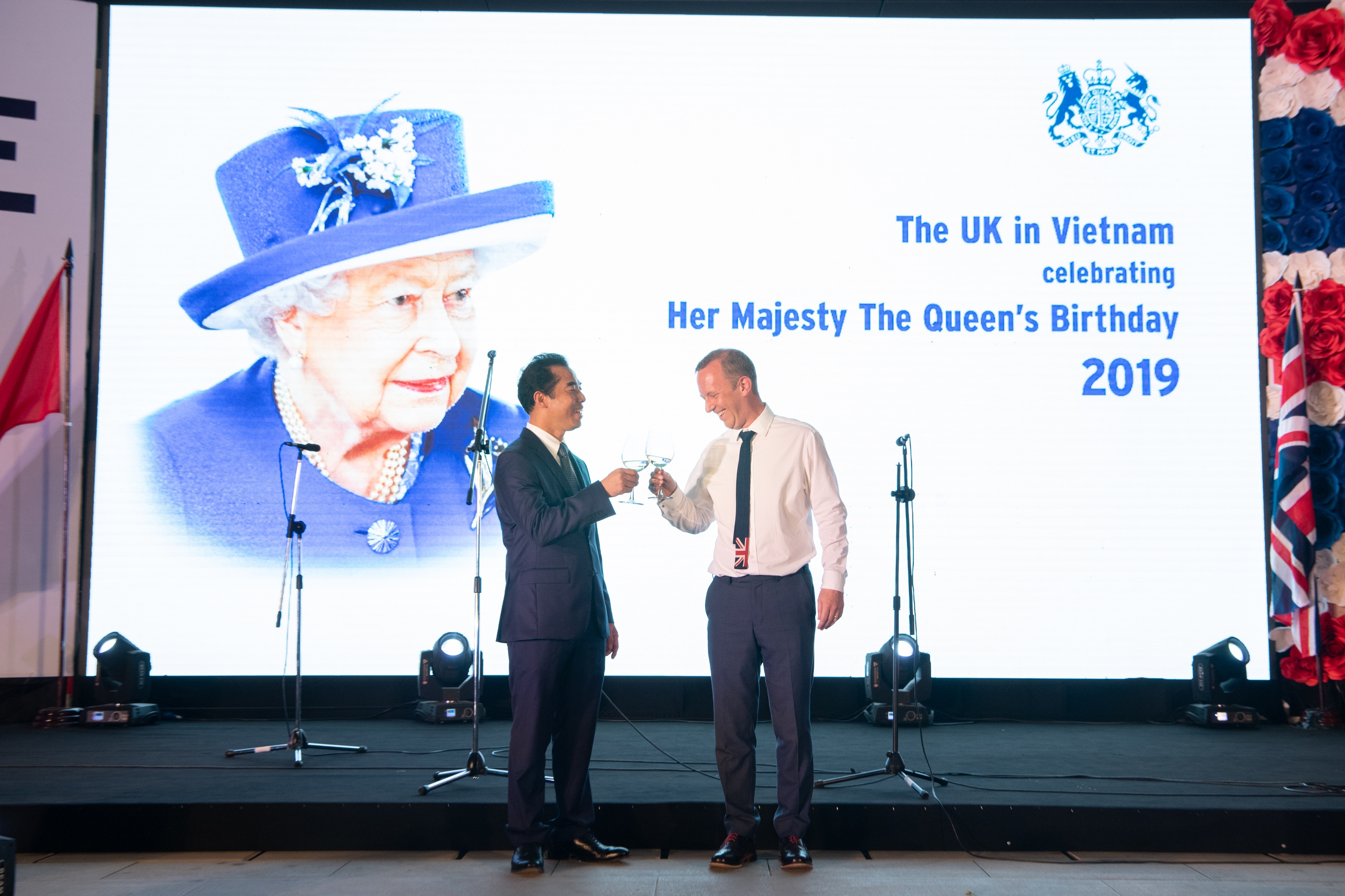 Đại sứ quán Anh tổ chức tiệc sinh nhật thứ 93 của Nữ Hoàng