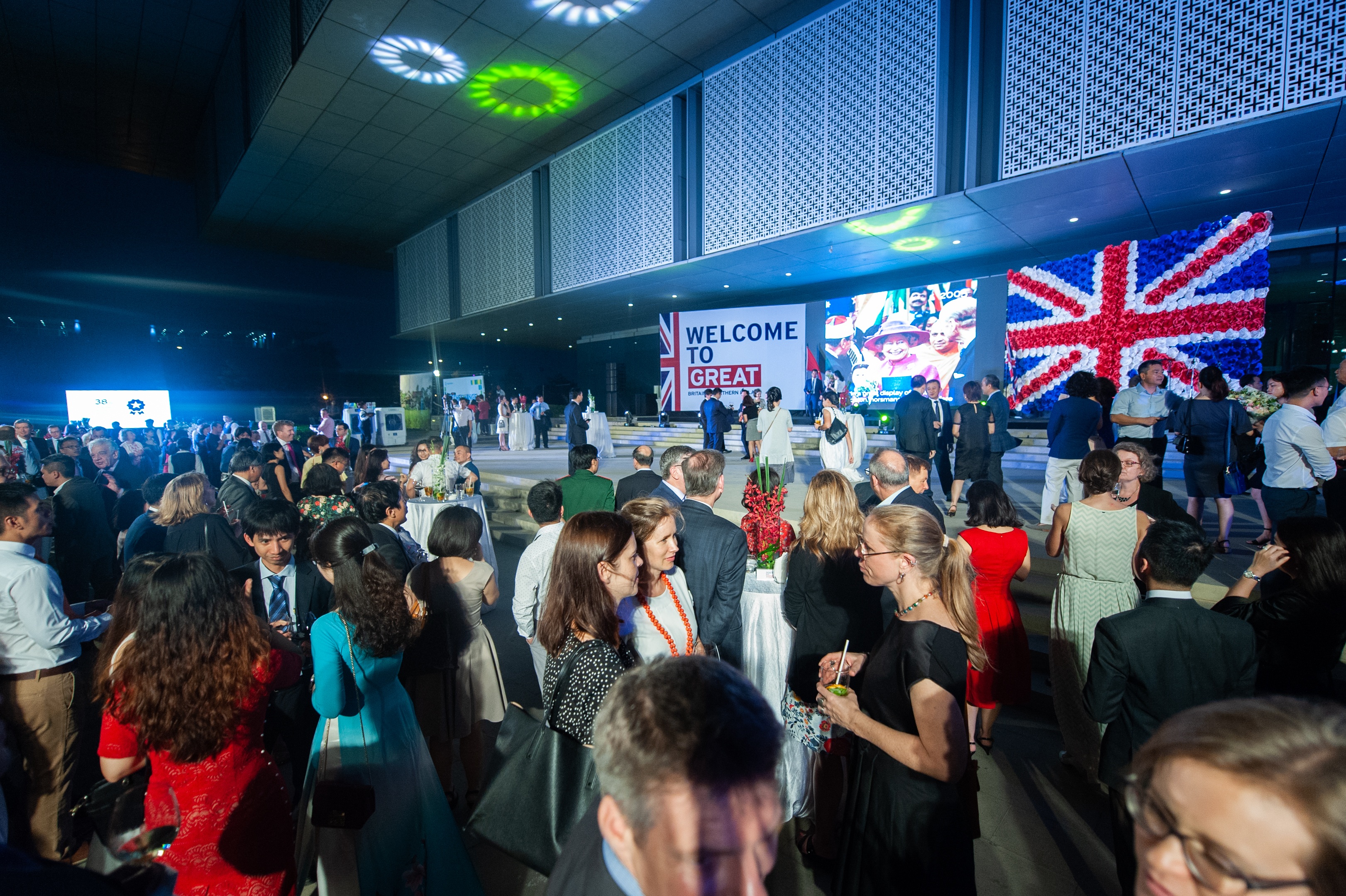 Đại sứ quán Anh tổ chức tiệc sinh nhật thứ 93 của Nữ Hoàng