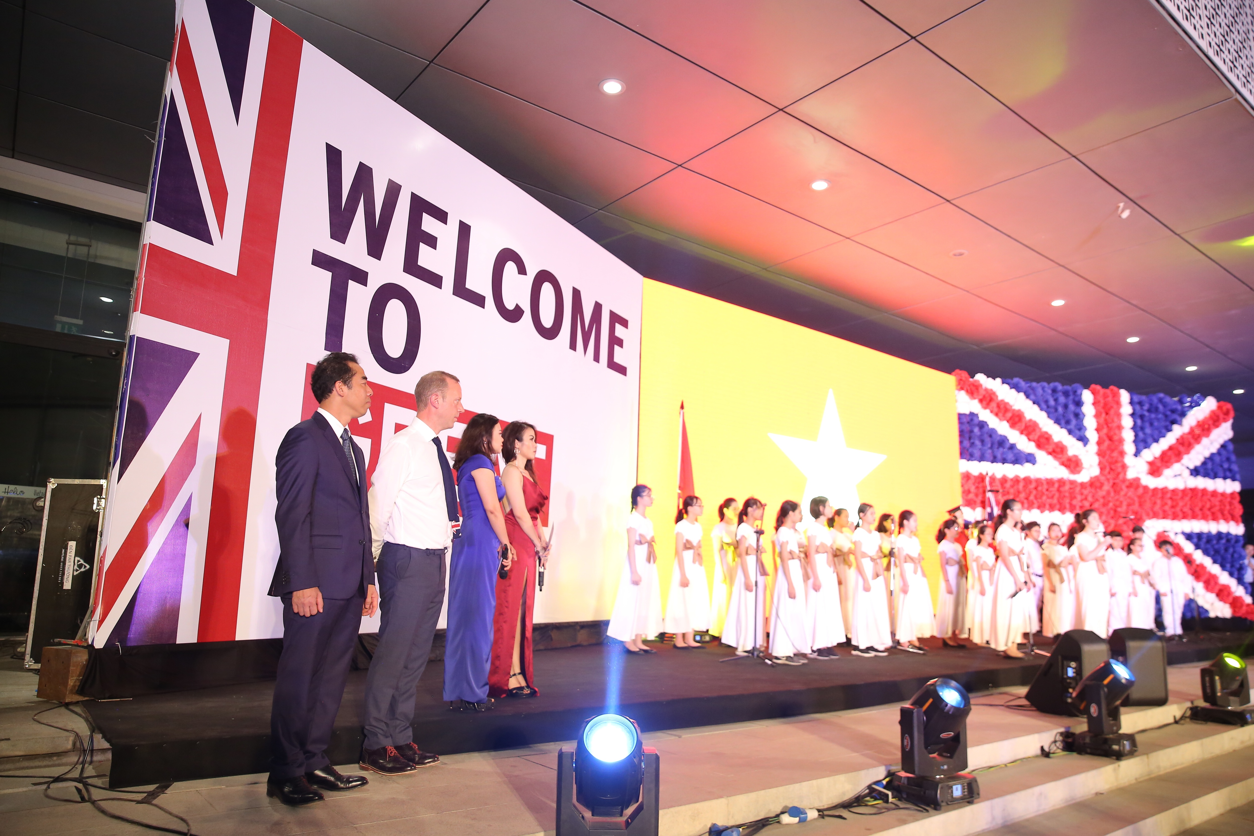 Đại sứ quán Anh tổ chức tiệc sinh nhật thứ 93 của Nữ Hoàng