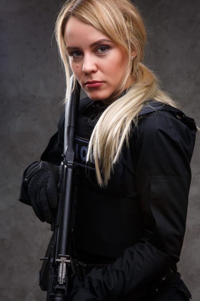 Vẻ đẹp hút hồn của những “bông hồng thép” cảnh sát Nga