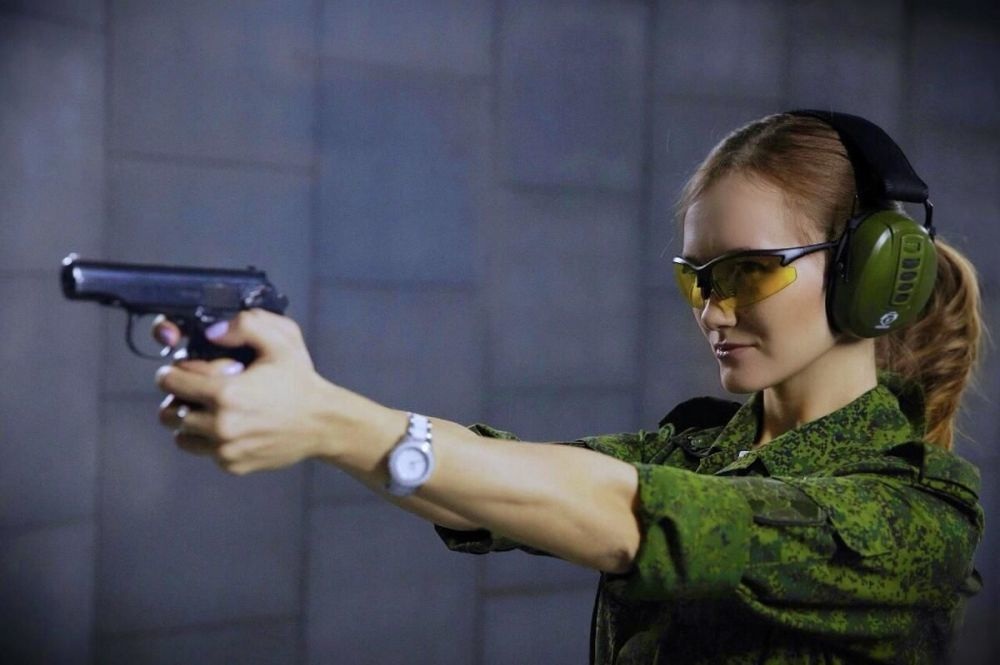 Vẻ đẹp hút hồn của những “bông hồng thép” cảnh sát Nga