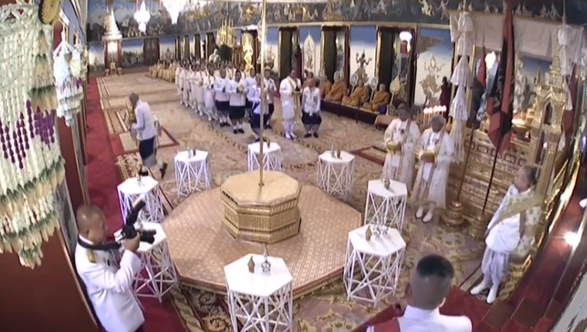 Quốc vương Thái Lan thực hiện nghi lễ đăng quang