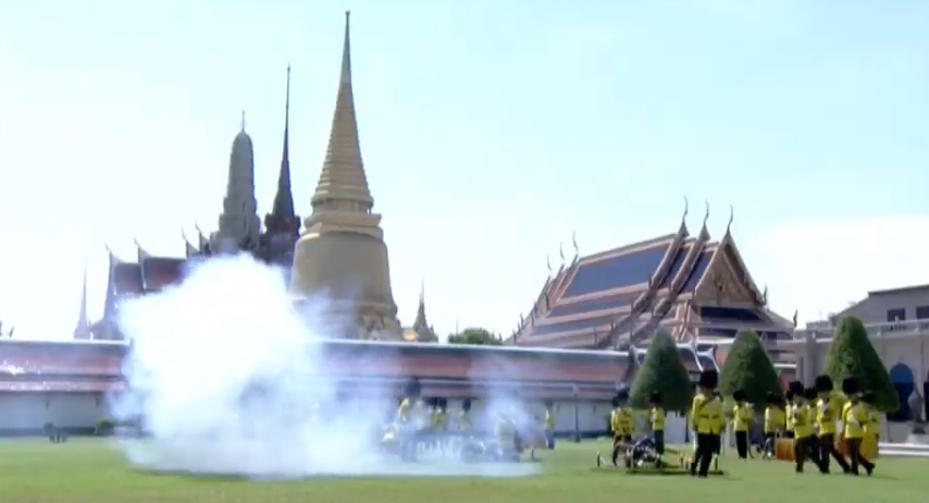 Quốc vương Thái Lan thực hiện nghi lễ đăng quang