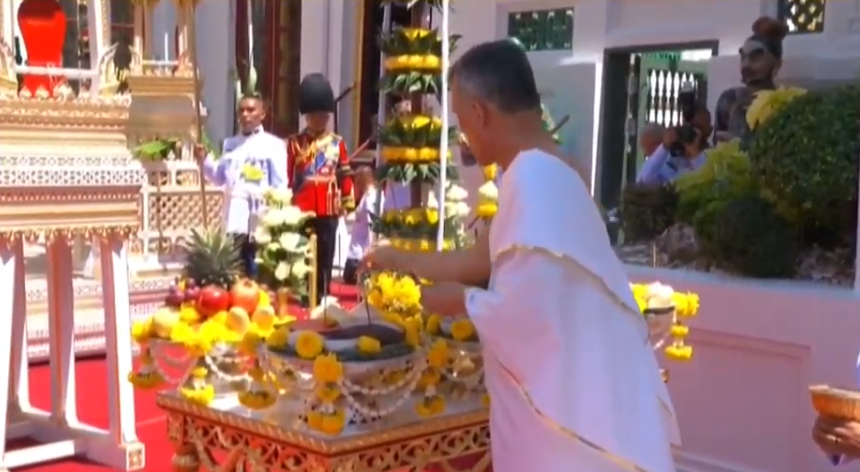 Quốc vương Thái Lan thực hiện nghi lễ đăng quang