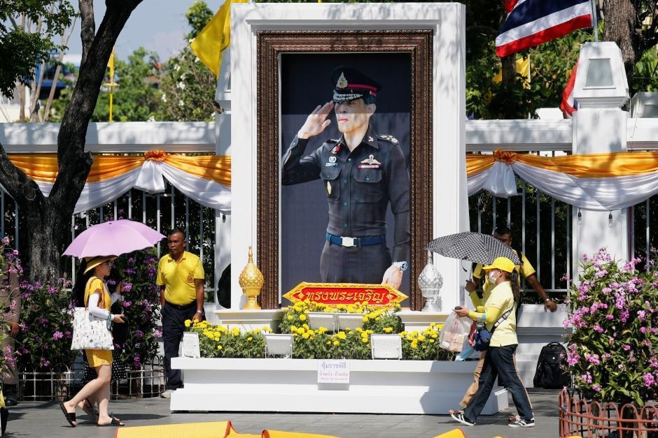 Quốc vương Thái Lan thực hiện nghi lễ đăng quang