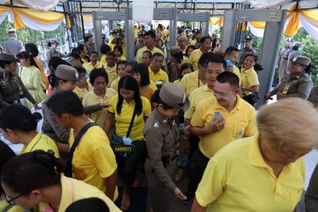 Quốc vương Thái Lan thực hiện nghi lễ đăng quang