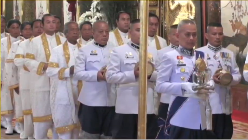 Quốc vương Thái Lan thực hiện nghi lễ đăng quang
