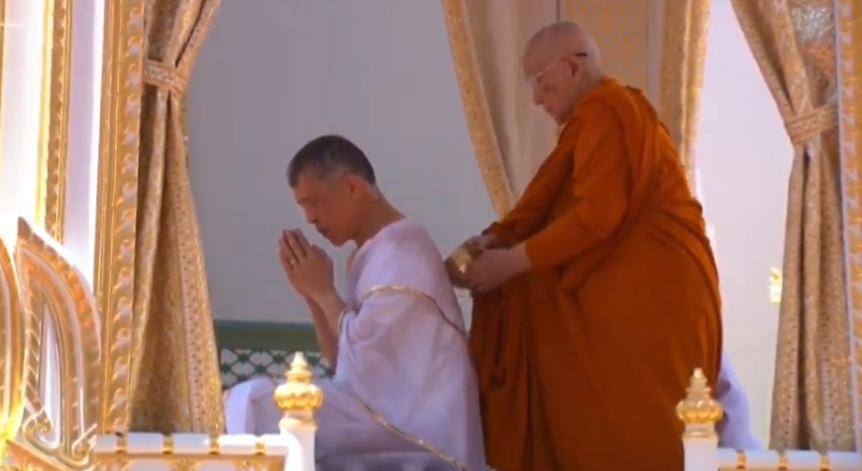 Quốc vương Thái Lan thực hiện nghi lễ đăng quang