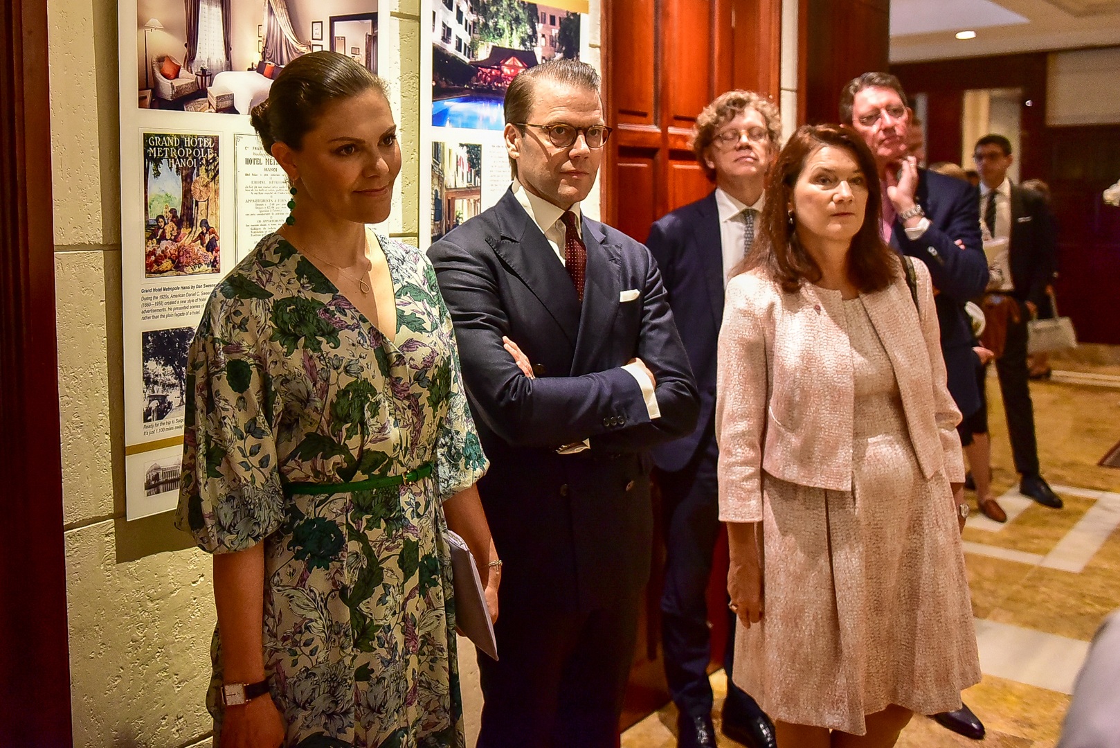 Công chúa Thụy Điển thăm căn hầm trú bom dưới khách sạn 5 sao ở Hà Nội