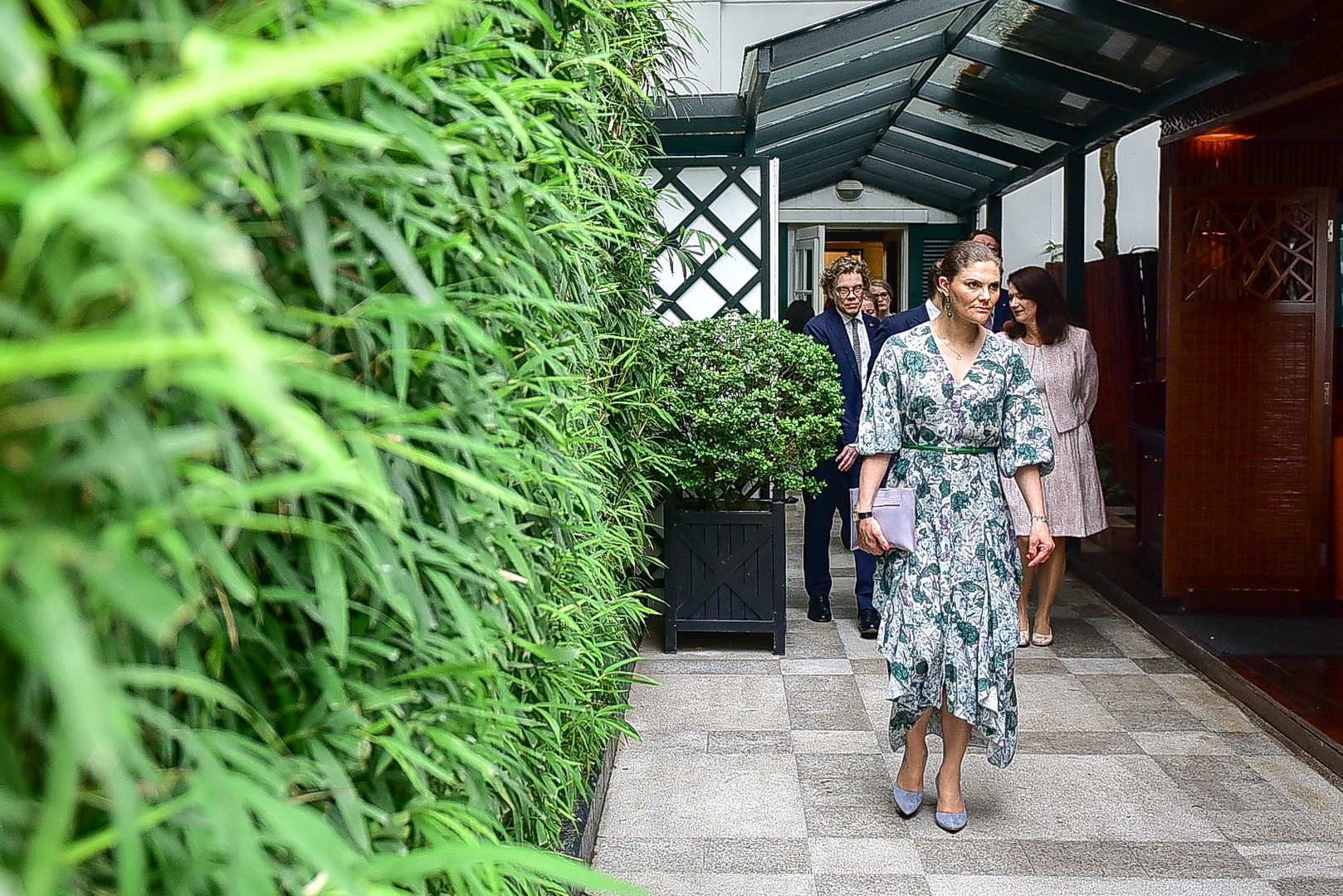 Công chúa Thụy Điển thăm căn hầm trú bom dưới khách sạn 5 sao ở Hà Nội