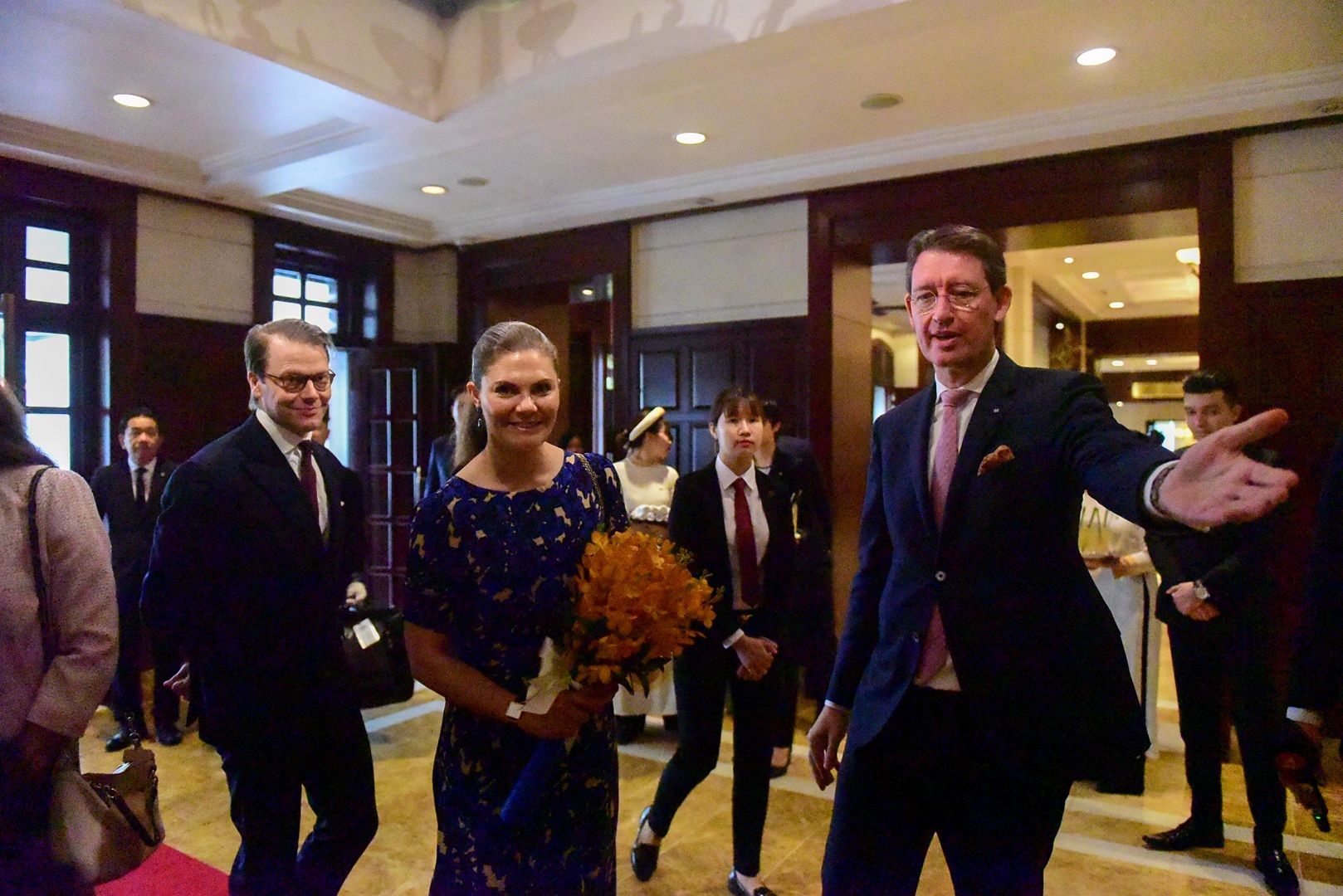 Công chúa Thụy Điển thăm căn hầm trú bom dưới khách sạn 5 sao ở Hà Nội