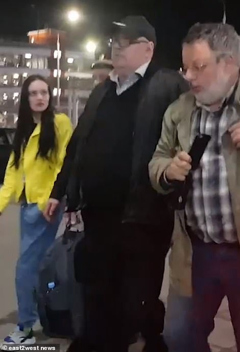 Hành khách sống sót trên máy bay Nga gặp nạn bị chỉ trích vì chặn đường thoát hiểm