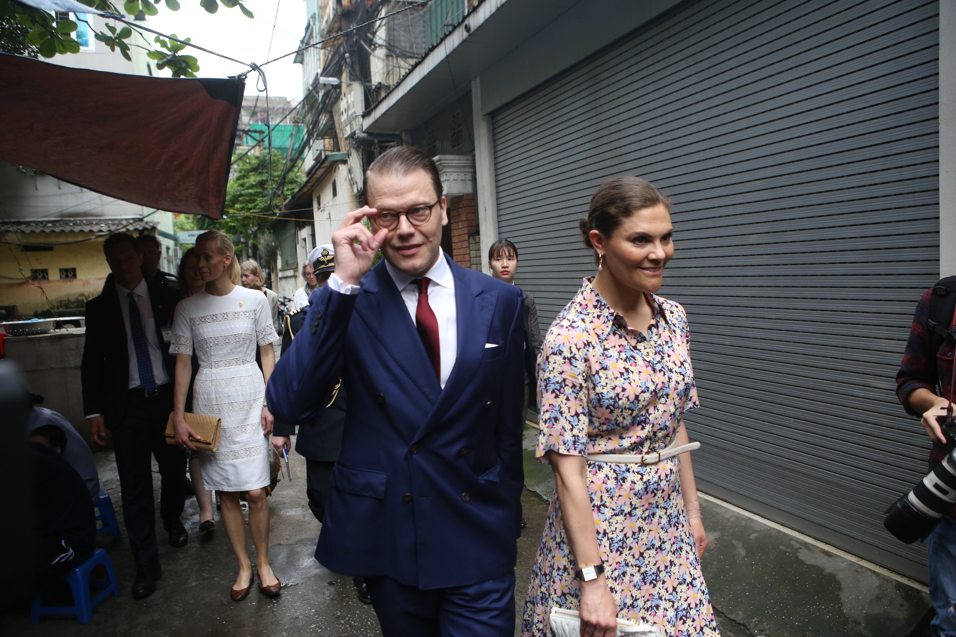 Công chúa Thụy Điển thưởng thức bún bò Nam Bộ tại quán ăn bình dân