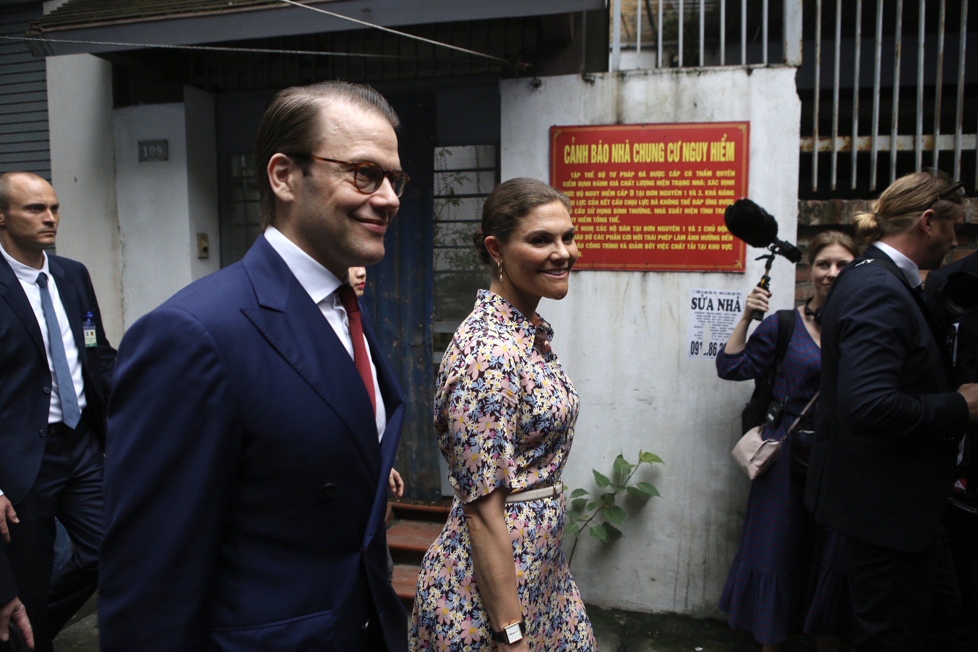 Công chúa Thụy Điển thưởng thức bún bò Nam Bộ tại quán ăn bình dân