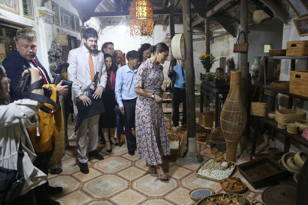 Công chúa Thụy Điển thăm Văn Miếu, ca ngợi tình hữu nghị lâu bền với Việt Nam