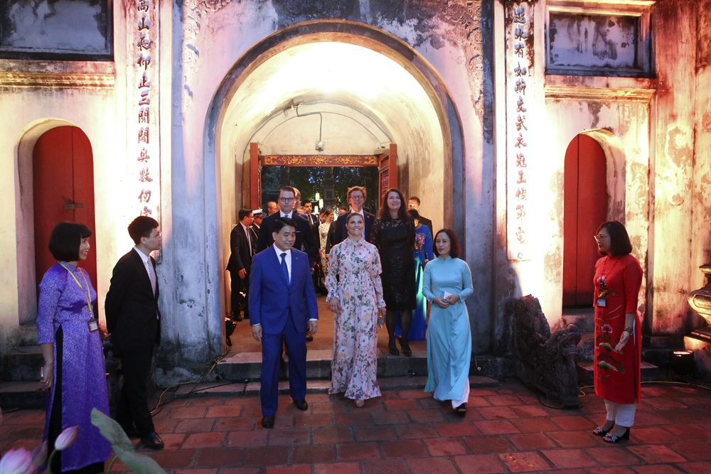 Công chúa Thụy Điển thăm Văn Miếu, ca ngợi tình hữu nghị lâu bền với Việt Nam