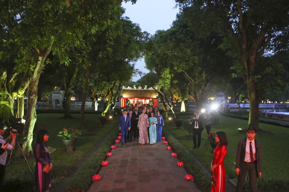 Công chúa Thụy Điển thăm Văn Miếu, ca ngợi tình hữu nghị lâu bền với Việt Nam