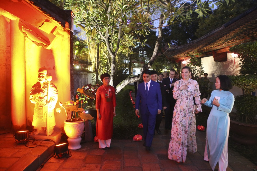 Công chúa Thụy Điển thăm Văn Miếu, ca ngợi tình hữu nghị lâu bền với Việt Nam