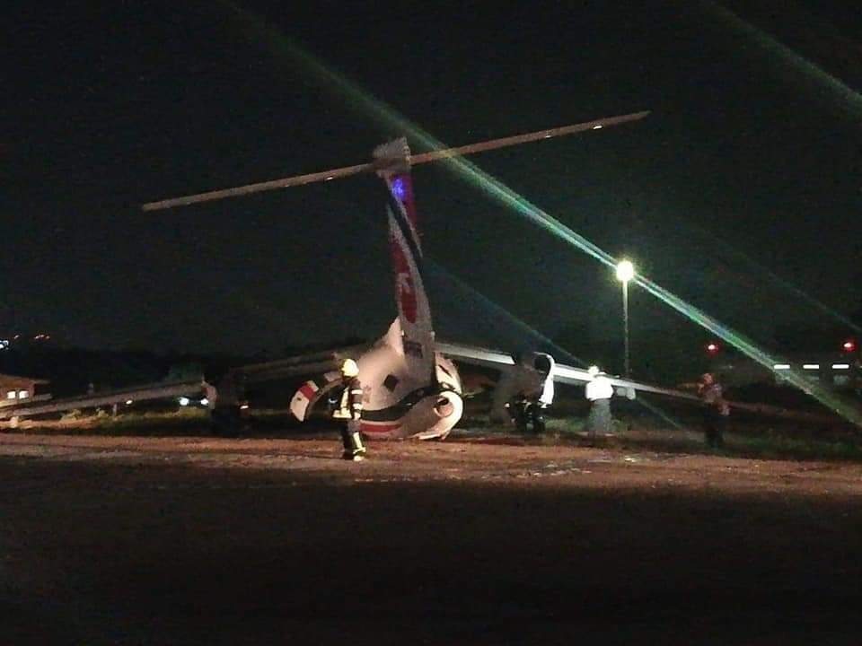 Máy bay chở khách trượt khỏi đường băng, vỡ làm 3 ở Myanmar