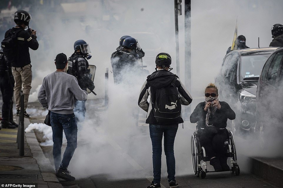 Phe Áo vàng xuống đường, bạo động bùng phát trở lại tại Pháp