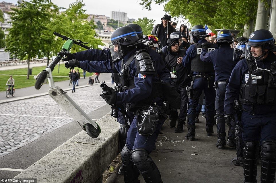 Phe Áo vàng xuống đường, bạo động bùng phát trở lại tại Pháp