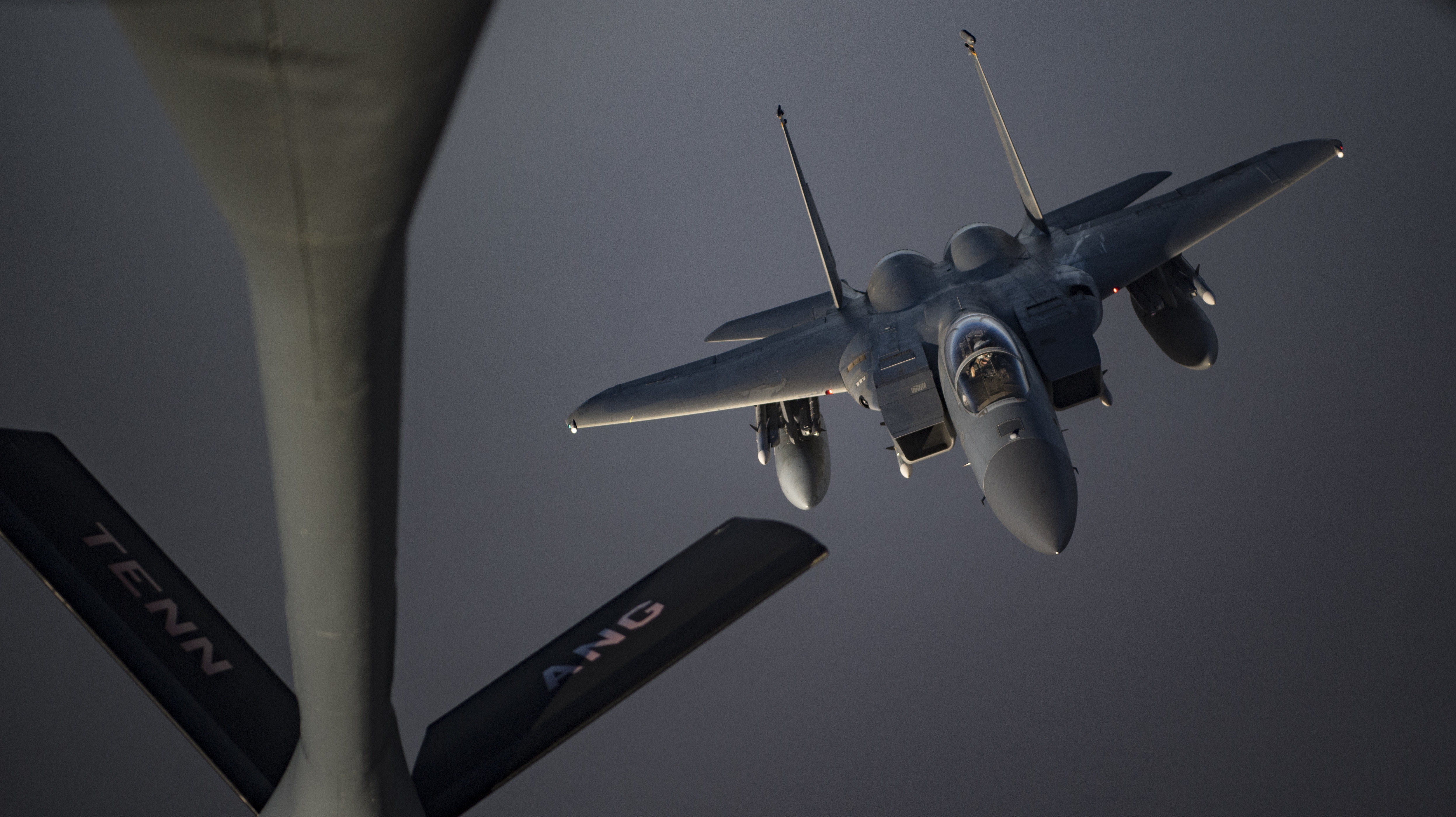 Vùng Vịnh căng thẳng, "pháo đài bay" B-52 của Mỹ áp sát Iran