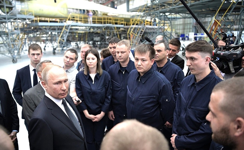 Tổng thống Putin "mục sở thị" dàn “chim sắt” uy lực của Nga