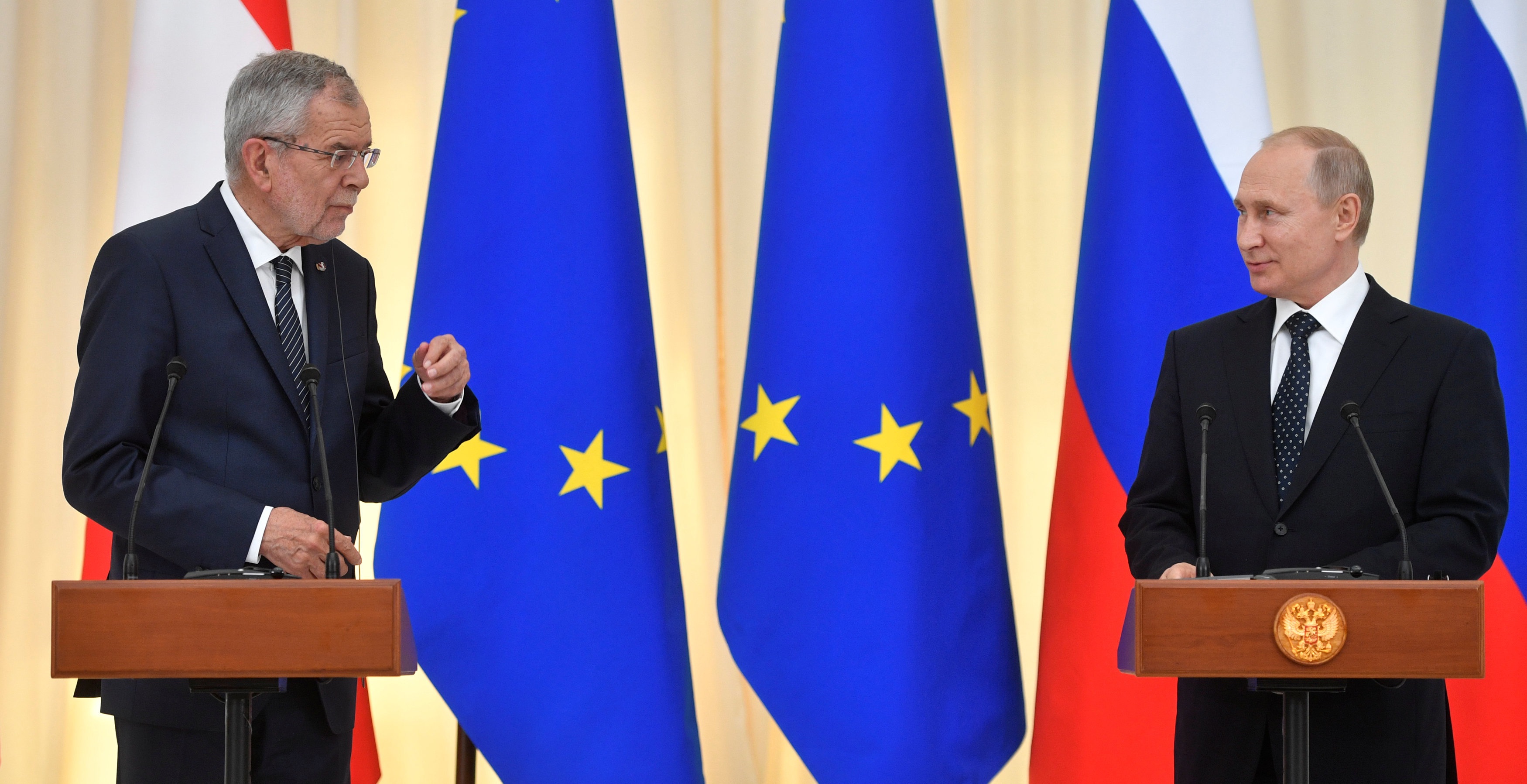 Tổng thống Putin: Nga không phải lính cứu hỏa để giải cứu cả thế giới