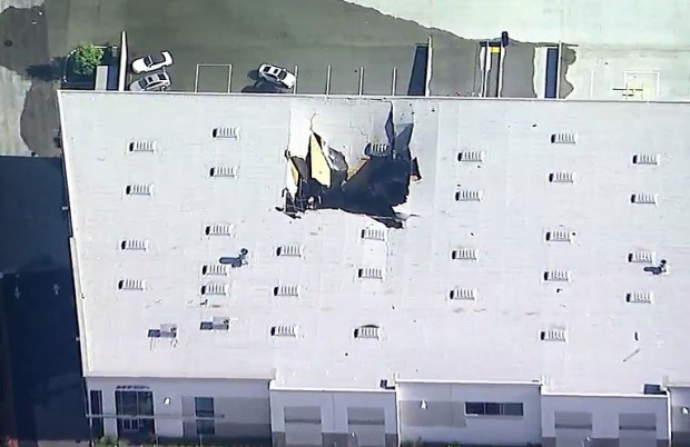 Video phi công F-16 nhảy dù trước khi máy bay lao thủng nóc nhà Mỹ