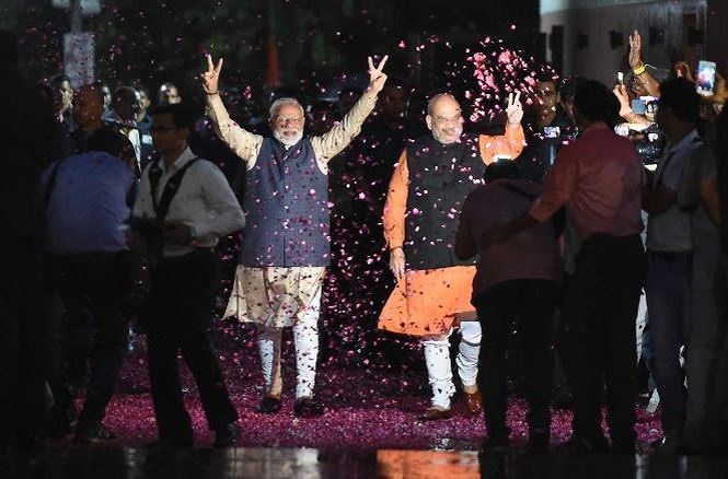 "Người bán trà hèn mọn" giành chiến thắng lịch sử