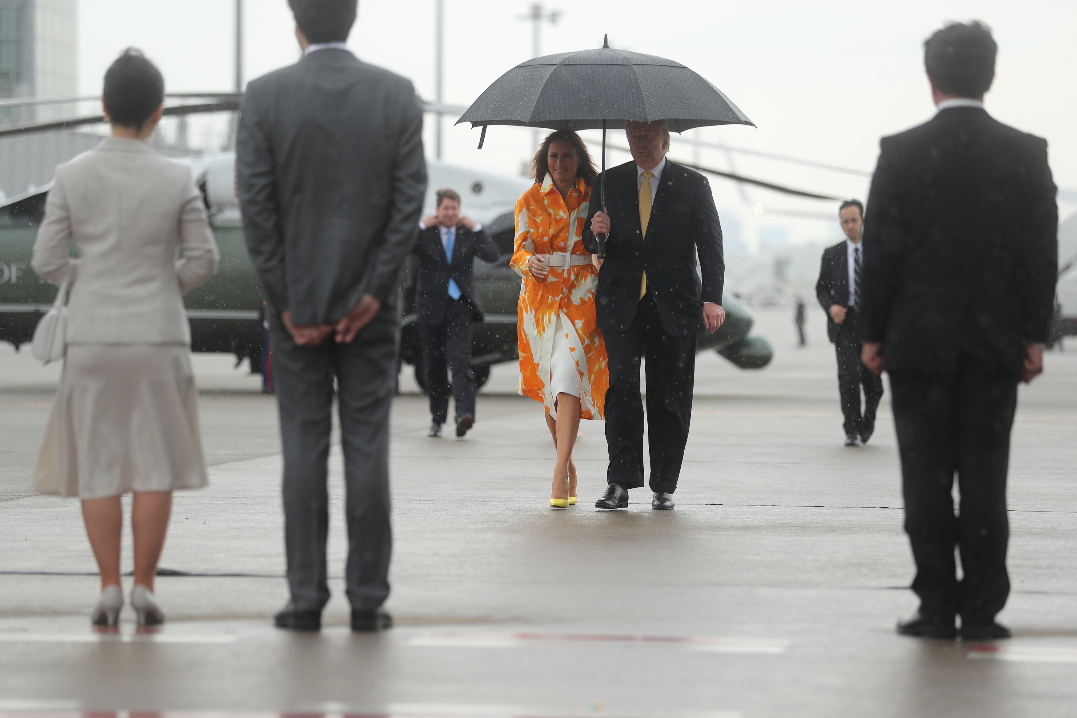 Ông Trump trở thành tổng thống Mỹ đầu tiên thăm tàu chiến Nhật Bản