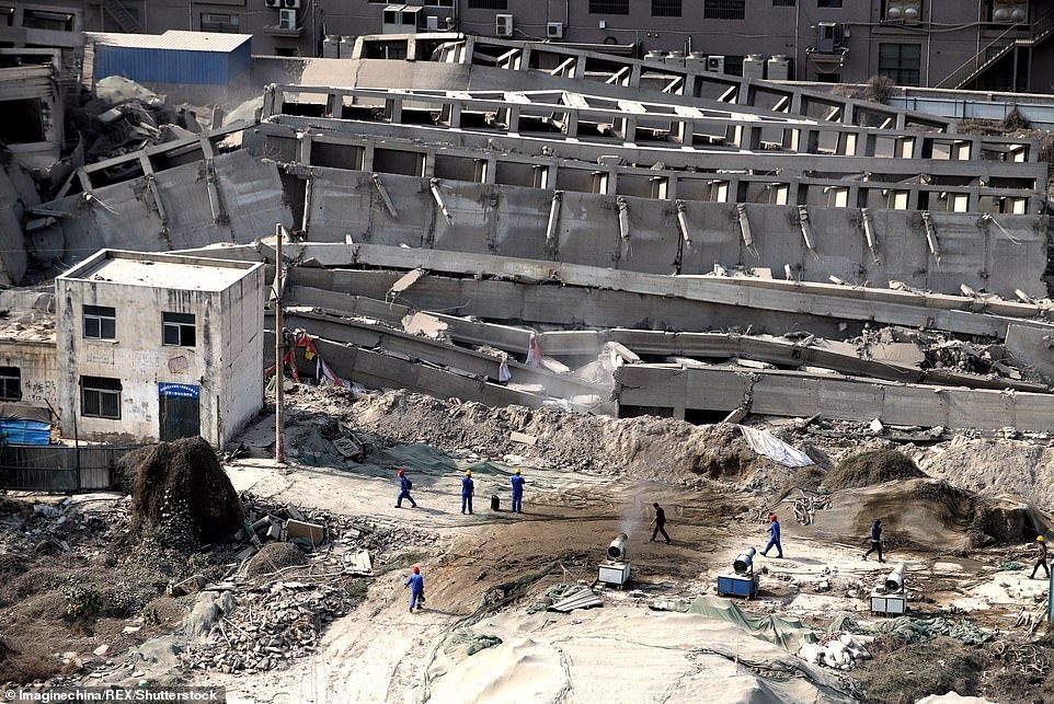 Vi phạm luật xây dựng, tòa nhà 20 tầng ở Trung Quốc bị đánh sập