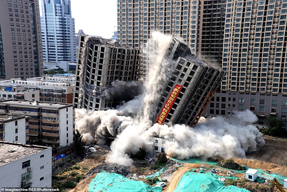 Vi phạm luật xây dựng, tòa nhà 20 tầng ở Trung Quốc bị đánh sập