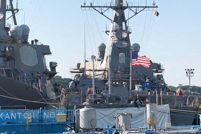 Hải quân Mỹ xác nhận đưa tàu USS John S. McCain "khuất mắt" ông Trump