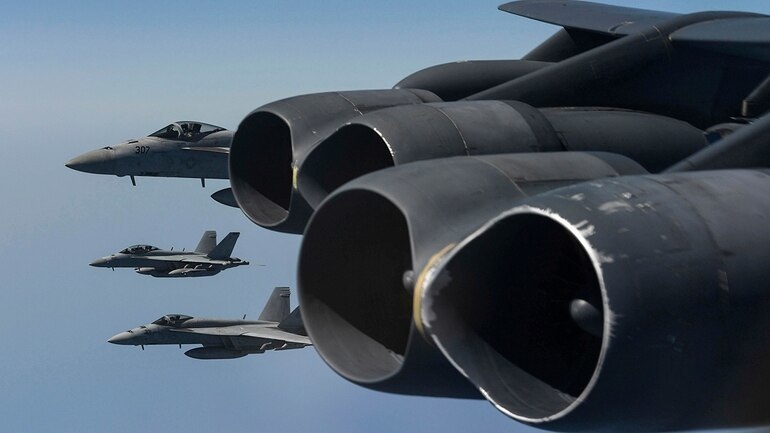 B-52, tàu sân bay Mỹ tập trận mô phỏng tấn công sát Iran