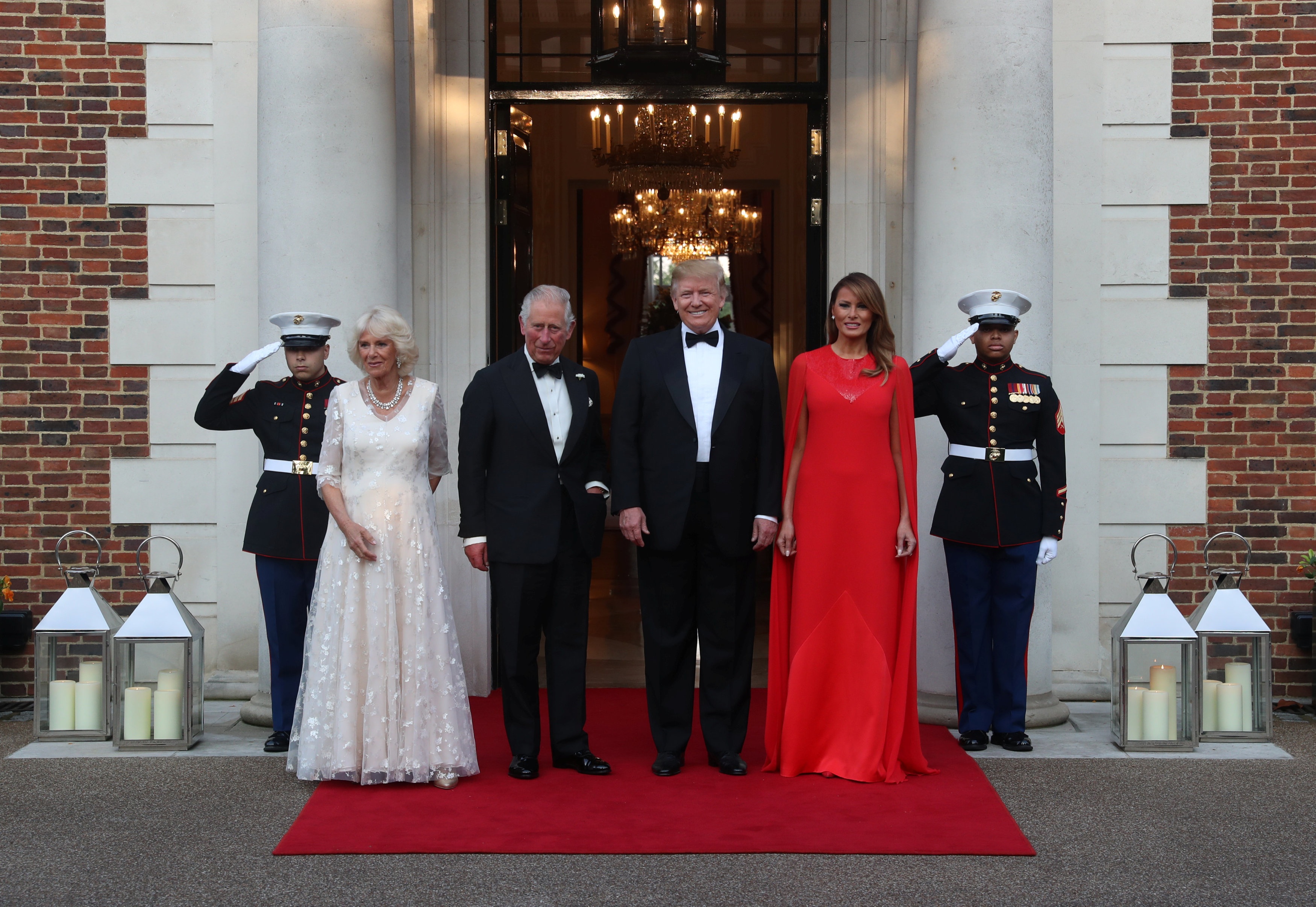 Thông điệp sau bộ sưu tập hàng hiệu của Đệ nhất Phu nhân Mỹ tại Anh