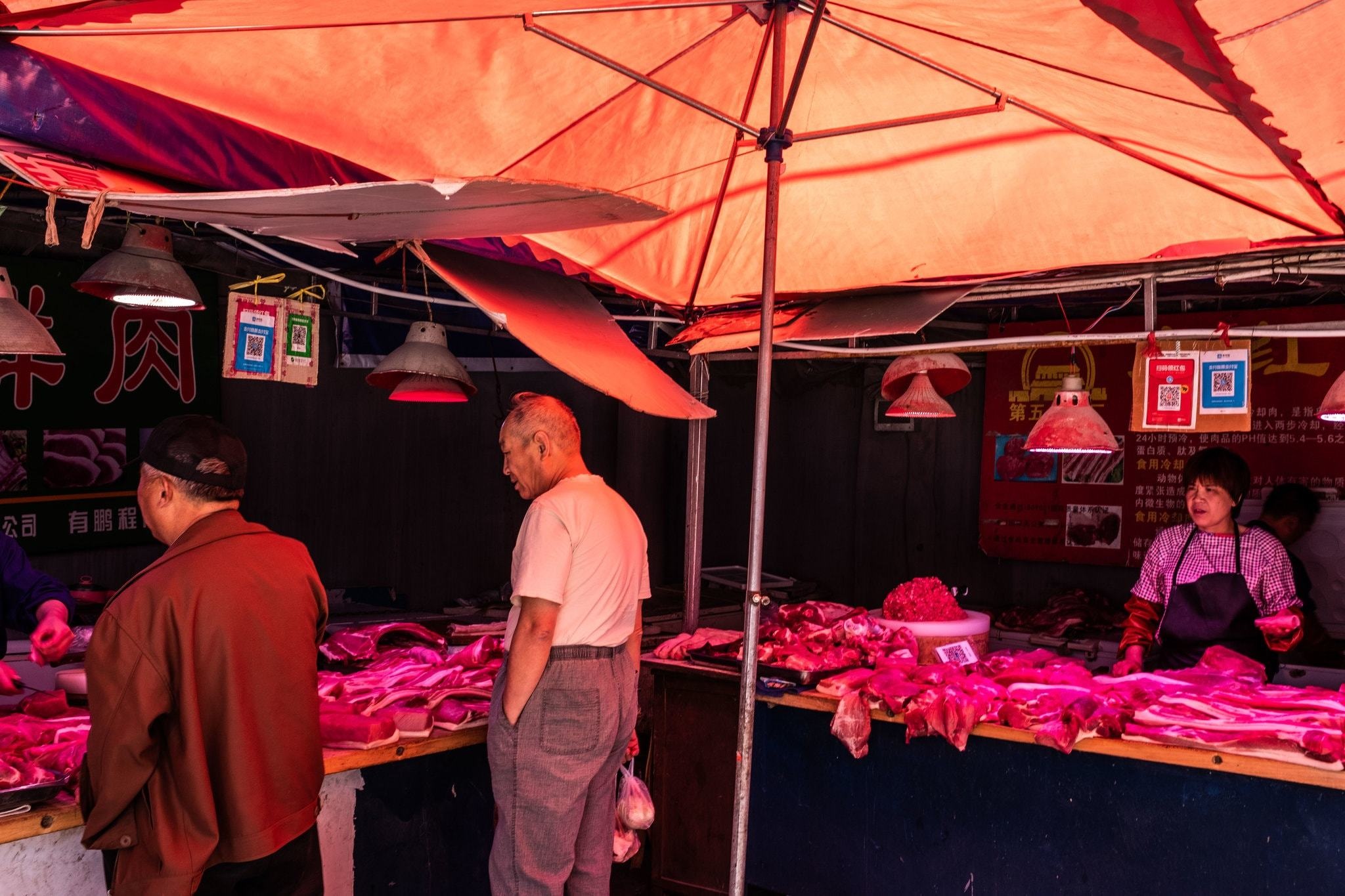 Giá thực phẩm leo thang, dân Trung Quốc lao đao trong những ngày thương chiến