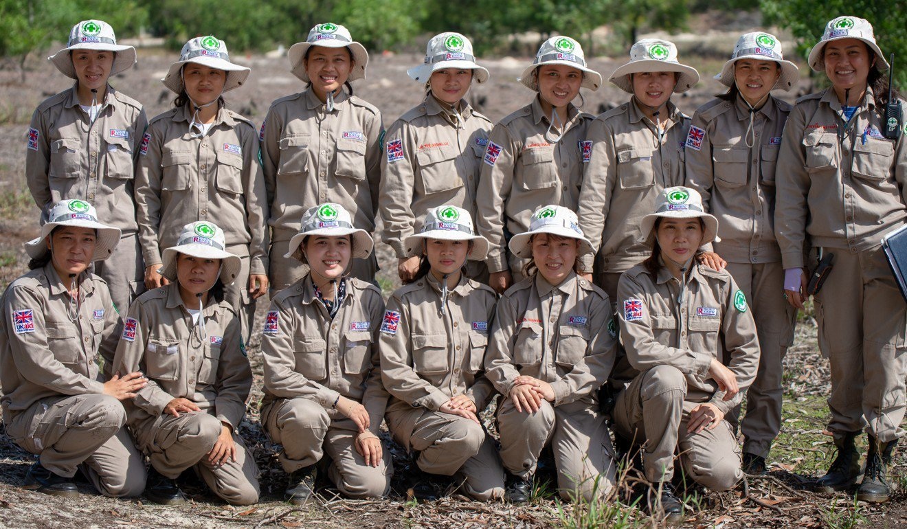 Chân dung đội phá bom mìn toàn nữ tại Quảng Trị trên báo quốc tế