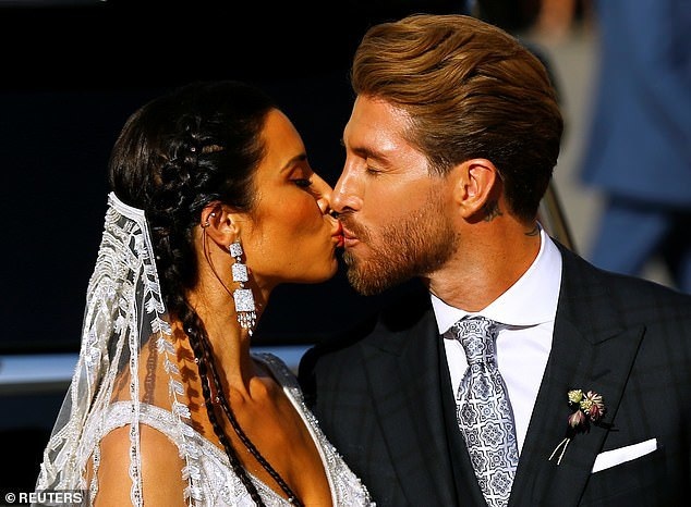 La presentadora de televisión de 41 años se casó con el famoso jugador Sergio Ramos - 12