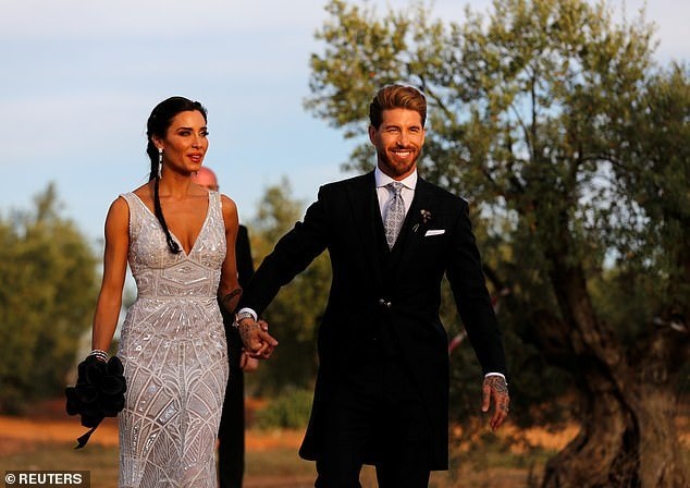 La presentadora de televisión de 41 años se casó con el famoso futbolista Sergio Ramos - 14