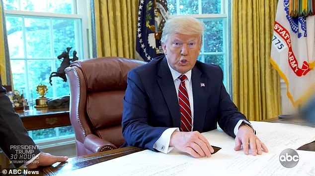 Ông Trump mời Chánh văn phòng Nhà Trắng ra khỏi phòng Bầu Dục vì ho