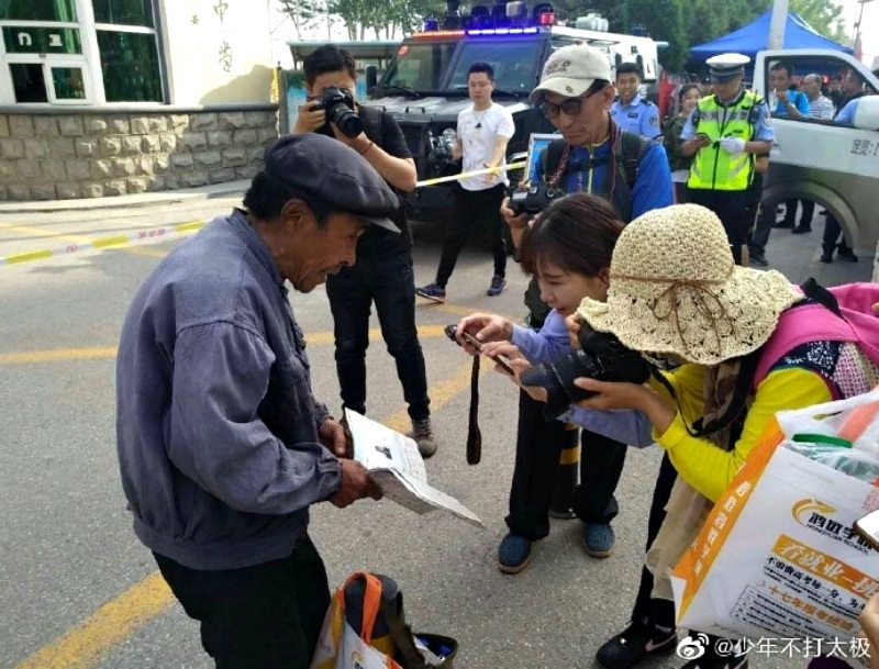 Sau 19 lần thi trượt, cụ &ocirc;ng 72 tuổi bu&ocirc;ng bỏ giấc mơ đại học - 4