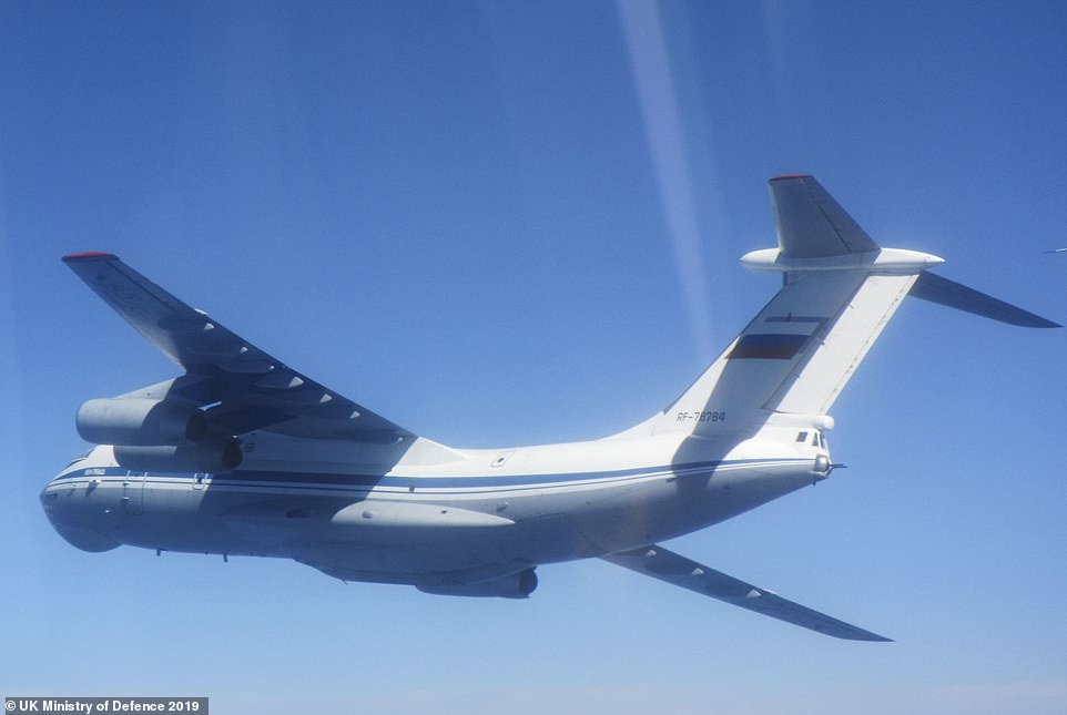 Khoảnh khắc tiêm kích “cuồng phong” Anh chặn “hổ mang chúa” Su-30 của Nga