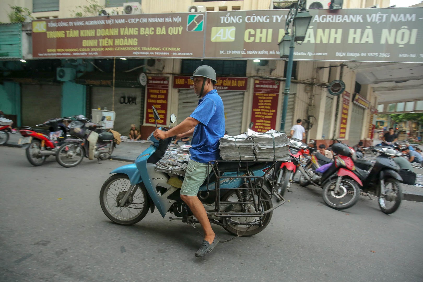 Những người phát hành báo giấy còn sót lại giữa thời đại 4.0 - 13 Những người phát hành báo giấy còn sót lại giữa thời đại 4.0 - 13